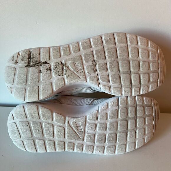 Nike White Sneakers Youth Size 6Y Running Shoes - Picture 7 of 8